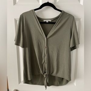Size large olive green short sleeve top.